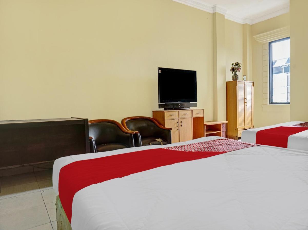 Oyo 90702 Wisma Tobana Kebayoran Mencil Zewnętrze zdjęcie